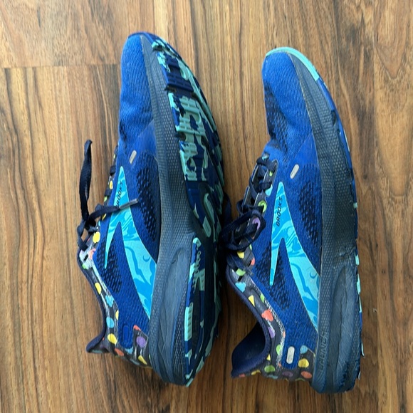 Brooks running shoe - Picture 2 of 4